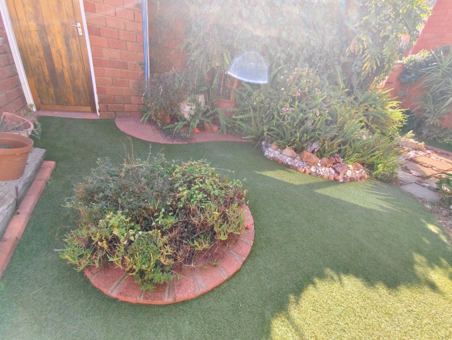 To Let 2 Bedroom Property for Rent in Langenhovenpark Free State